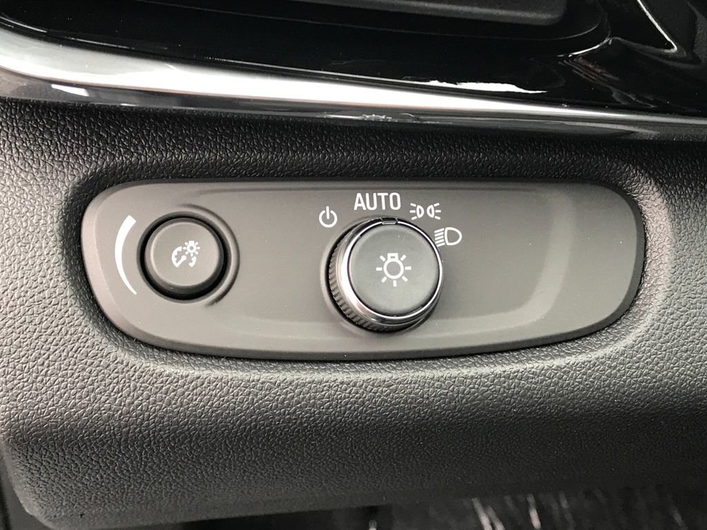 New 2026 Buick Envista Sport Touring FWD image 21