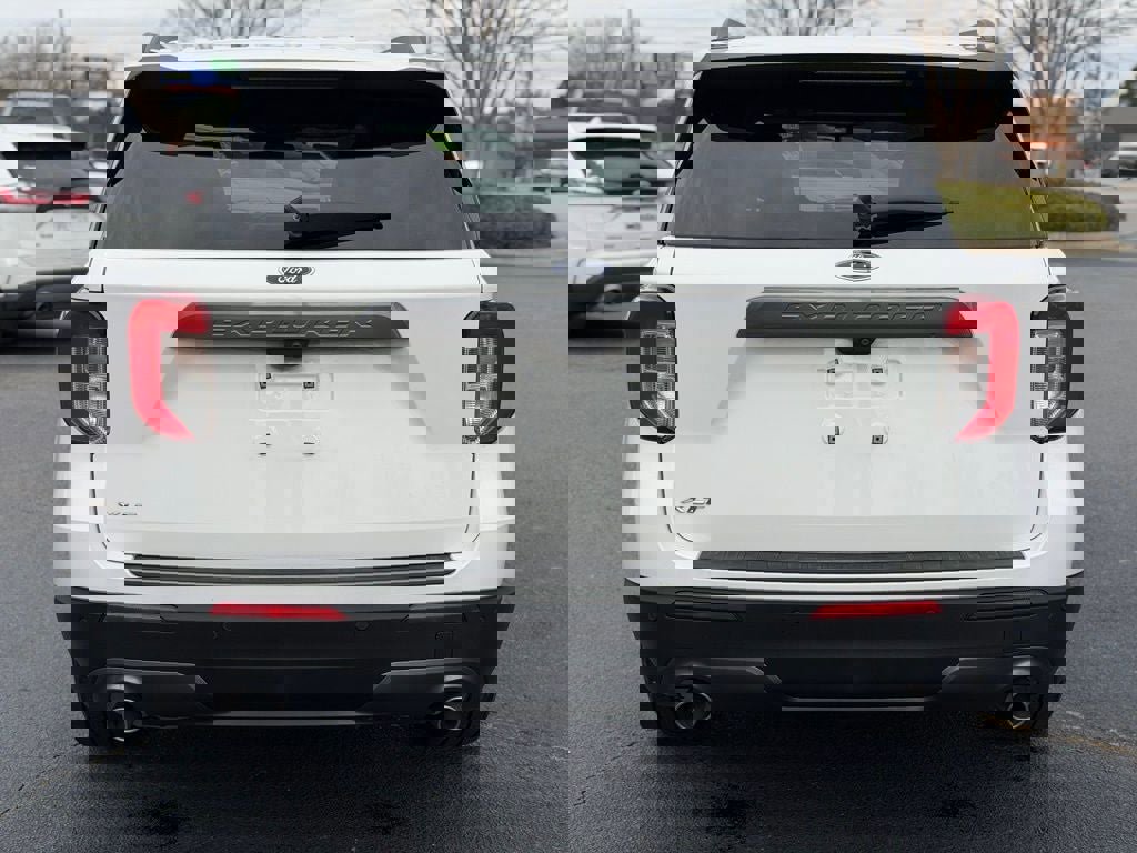 Certified 2023 Ford Explorer XLT w/ Equipment Group 202A image 9