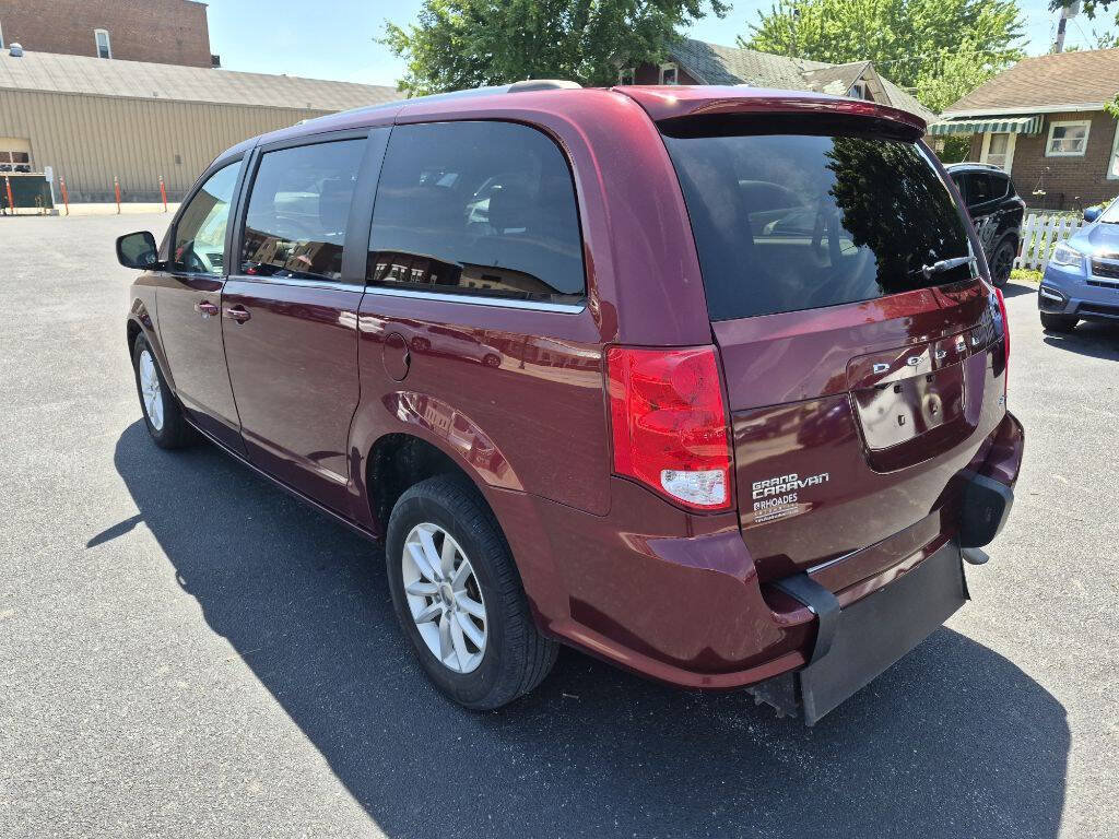 Used 2018 Dodge Grand Caravan SXT FWD image 3