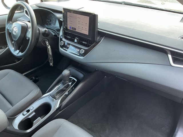 Used 2025 Toyota Corolla LE FWD image 17