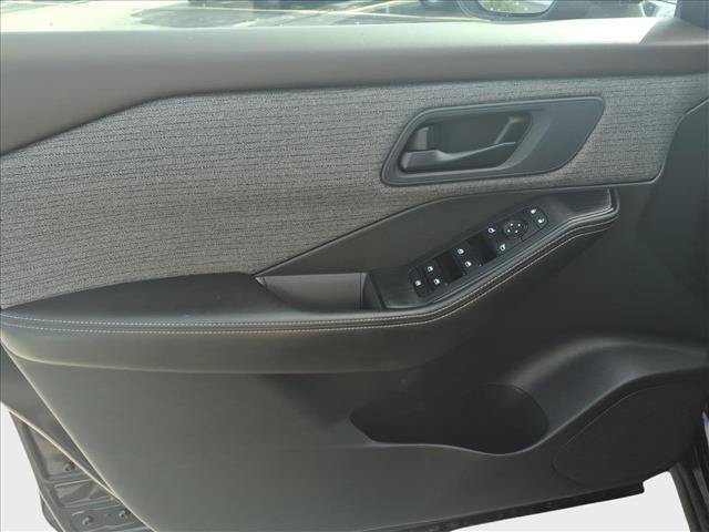 Used 2022 Nissan Rogue S AWD/4WD image 14
