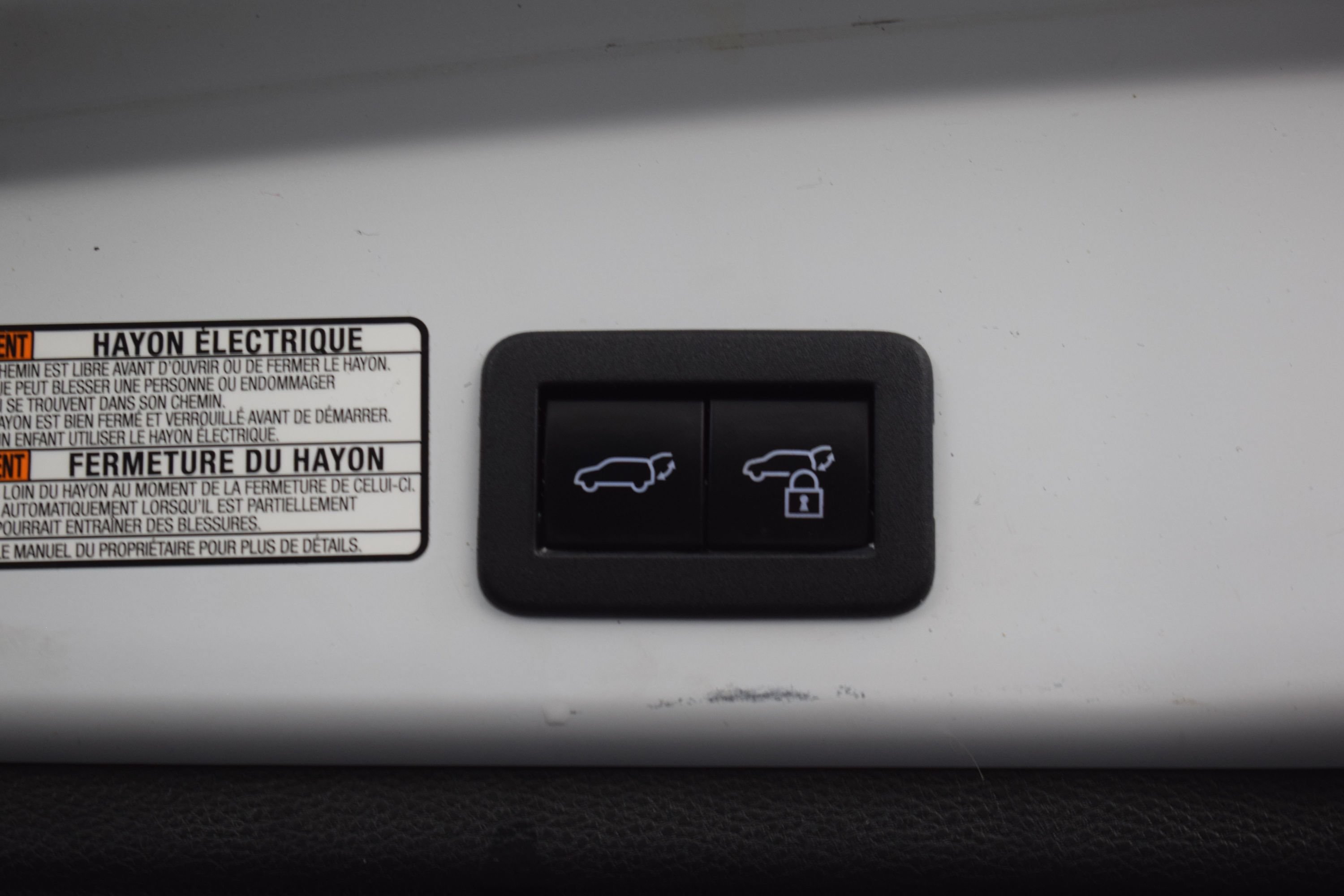 Used 2022 Toyota Corolla Cross XLE w/ Convenience Package AWD/4WD image 12