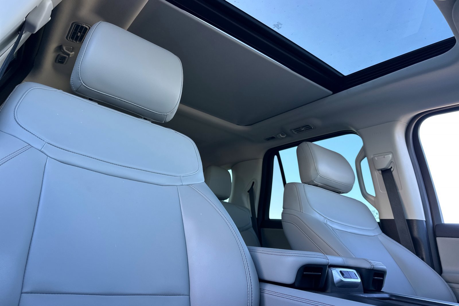 Used 2025 Ford Expedition Active image 17