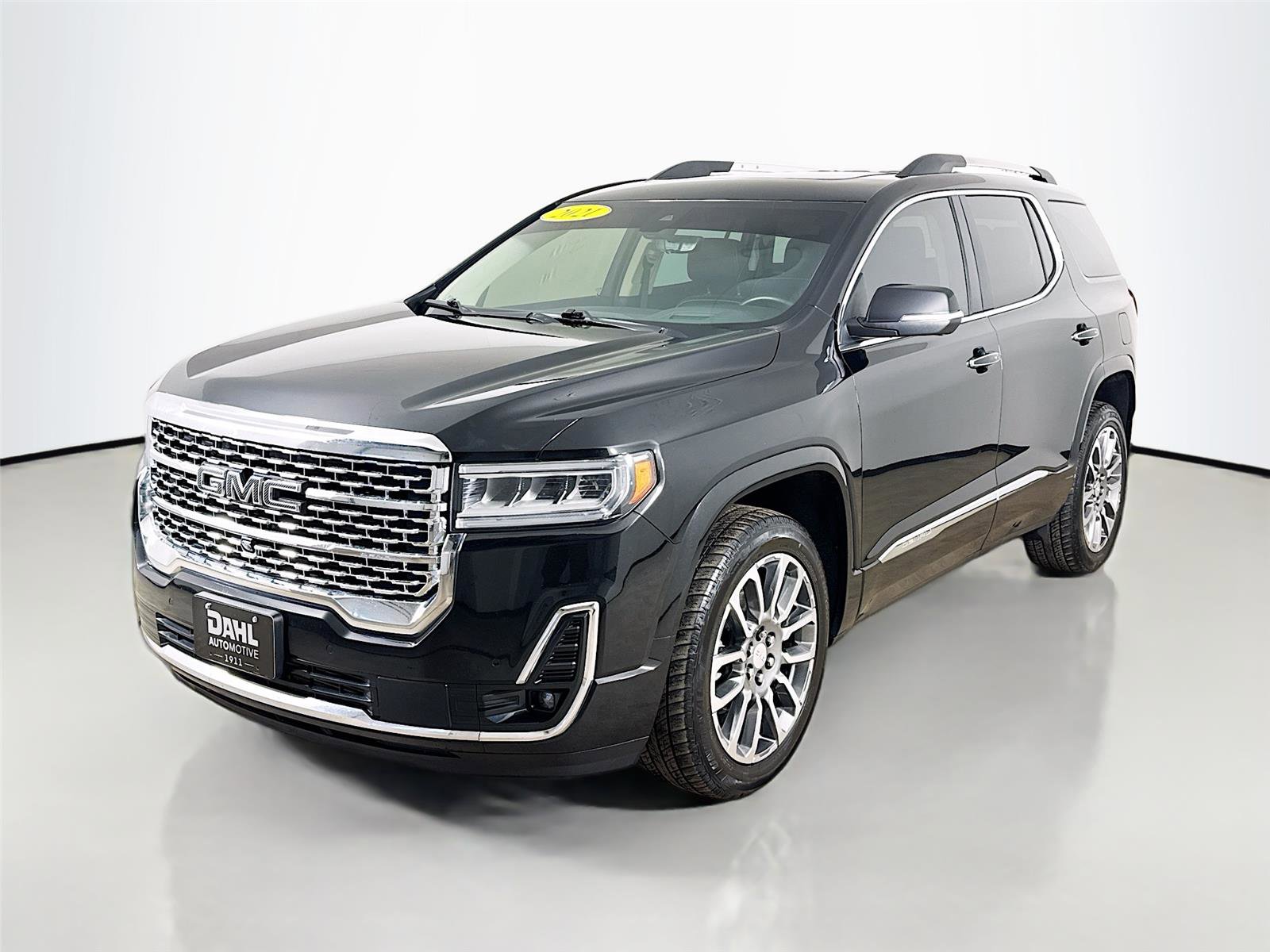 Used 2021 GMC Acadia Denali w/ GMC Pro Grade Package image 4