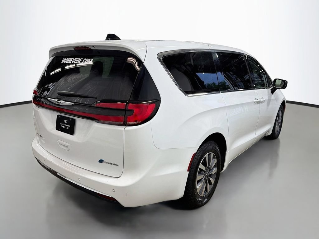 Used 2024 Chrysler Pacifica Limited FWD image 9