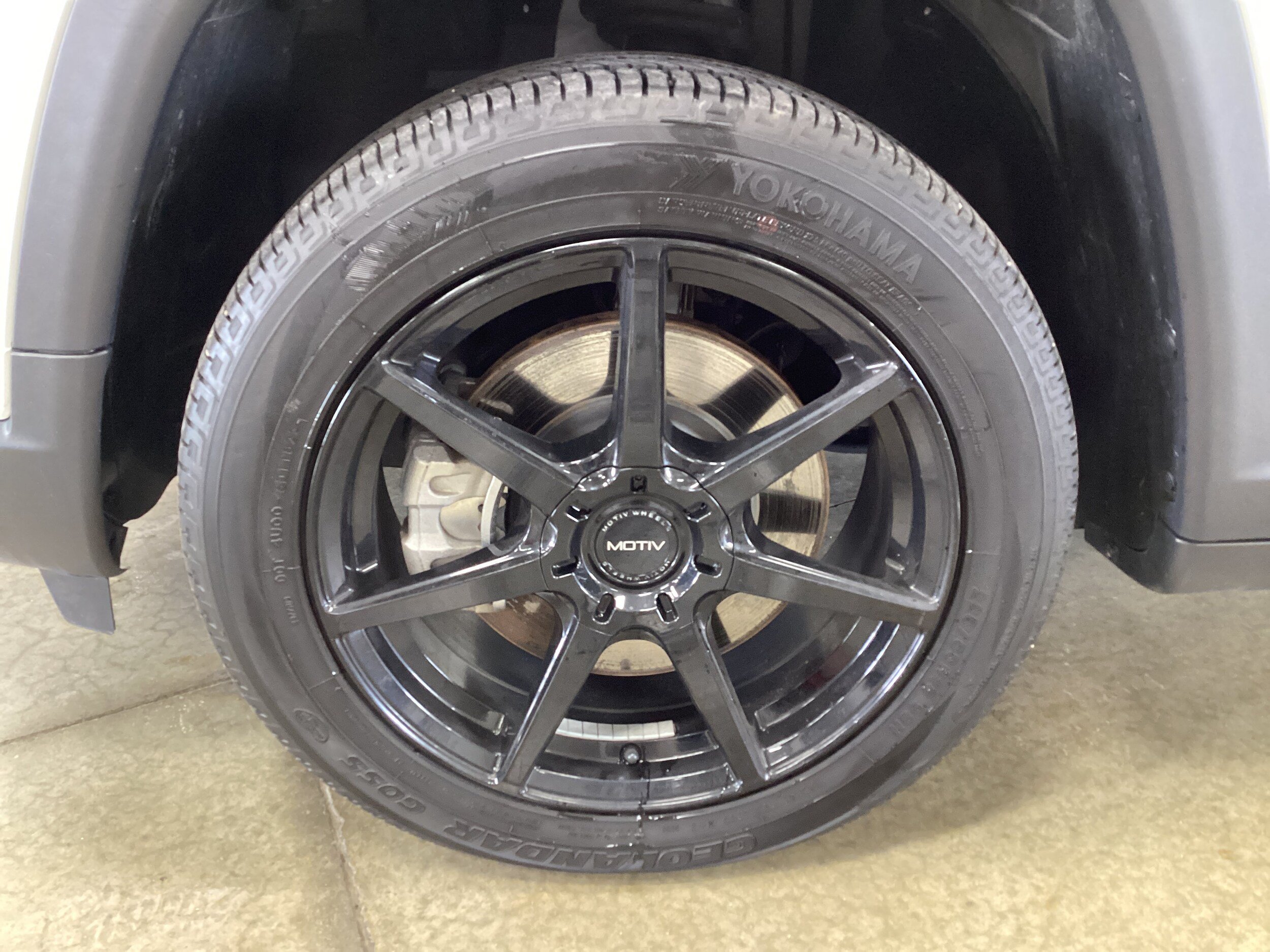 Used 2024 Jeep Compass Latitude w/ Sun and Sound Group AWD/4WD image 8