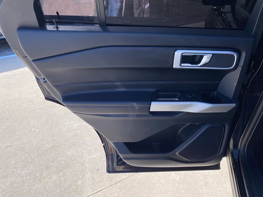 Used 2022 Ford Explorer XLT w/ Equipment Group 202A AWD/4WD image 15