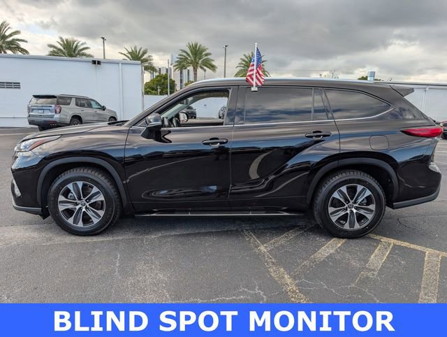 Used 2020 Toyota Highlander XLE image 4
