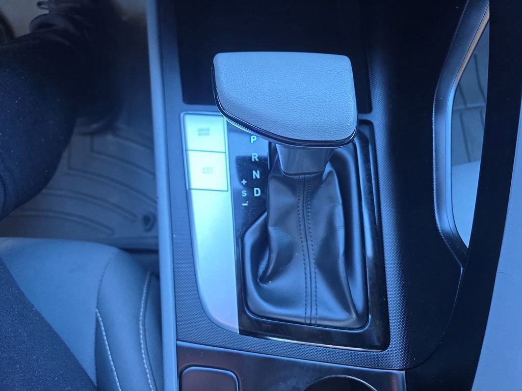 Used 2022 Hyundai Elantra SEL image 37