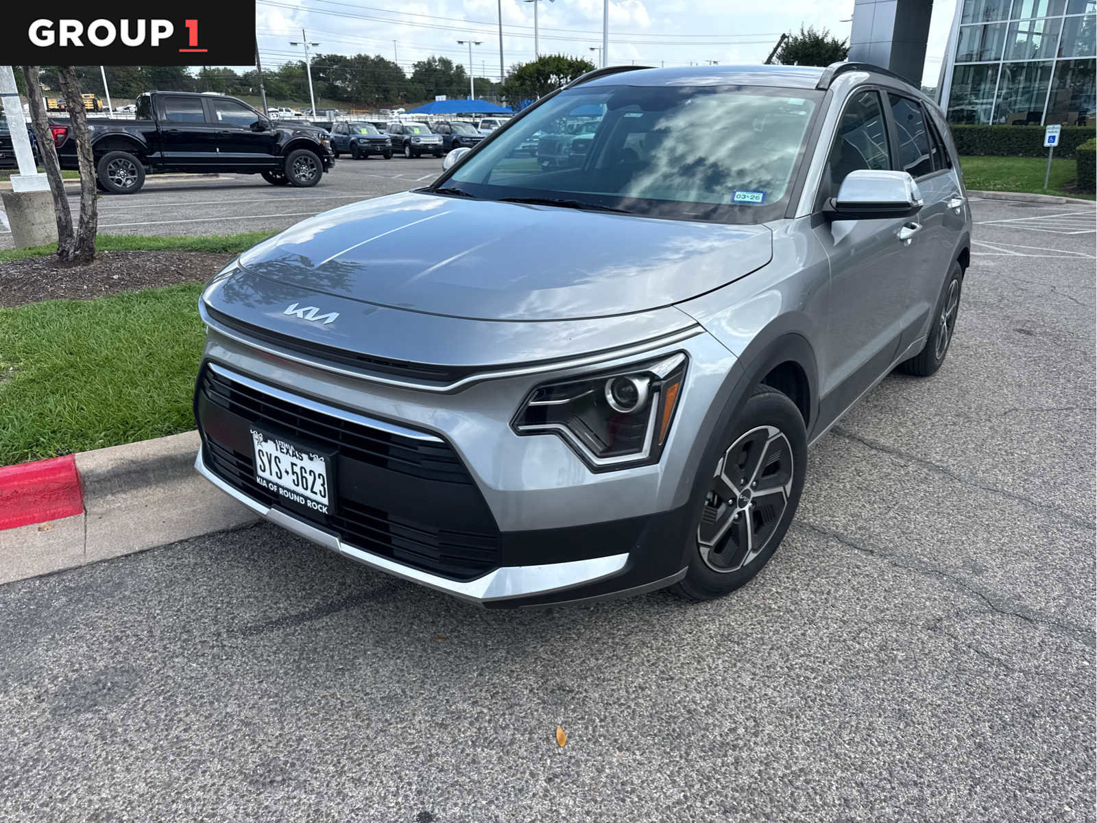 Used 2023 Kia Niro EX image 1