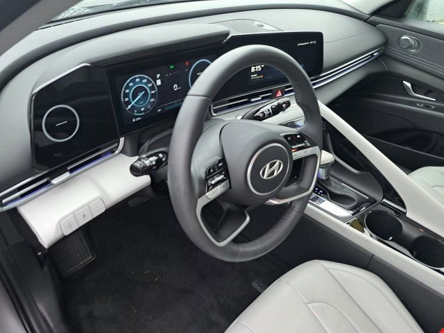 Used 2025 Hyundai Elantra Limited image 13