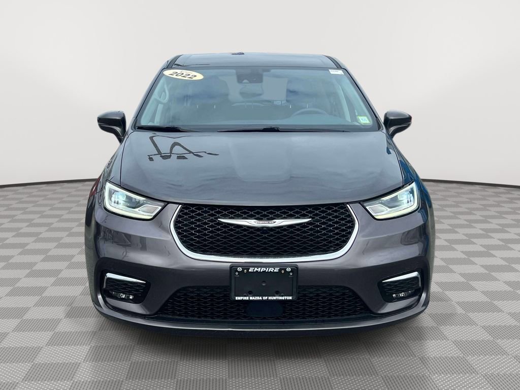 Used 2022 Chrysler Pacifica Touring-L FWD image 2