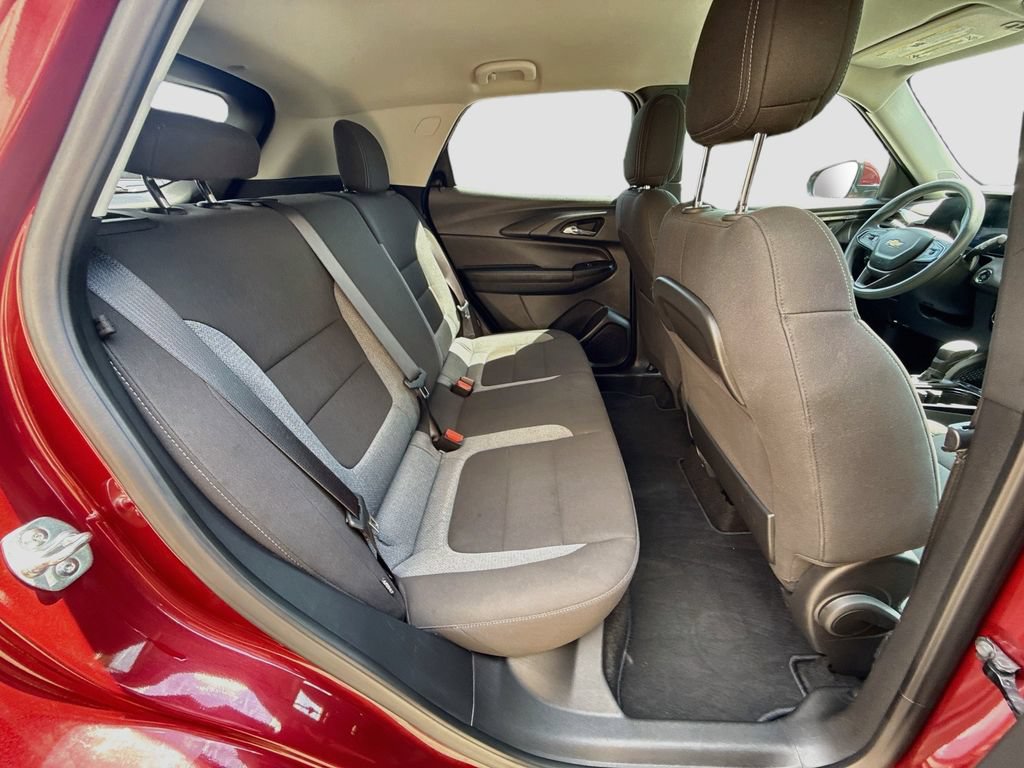 Used 2025 Chevrolet TrailBlazer LT FWD image 24