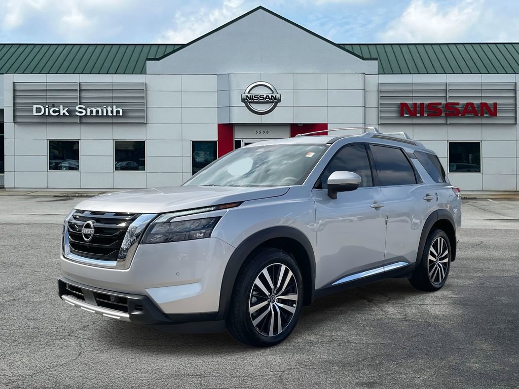Used 2025 Nissan Pathfinder Platinum w/ Cargo Package image 3