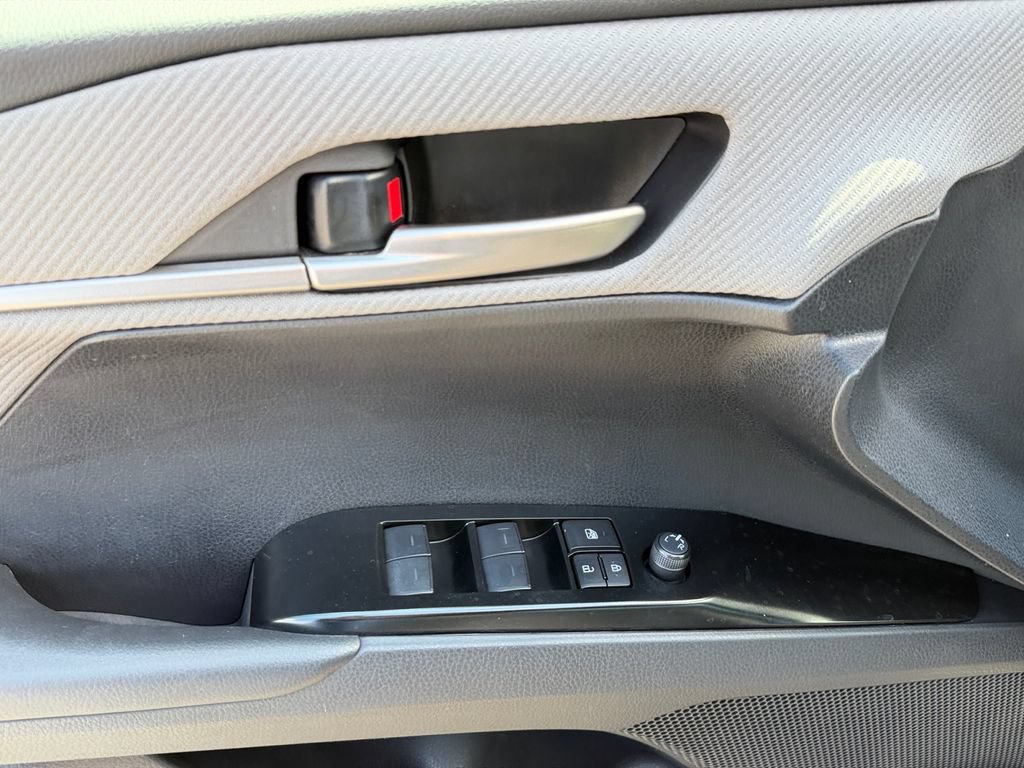 Used 2026 Toyota Camry SE FWD image 23