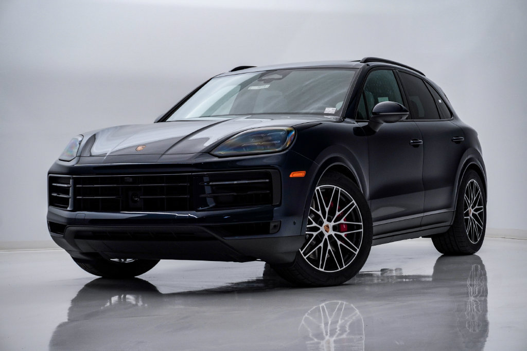 New 2026 Porsche Cayenne GTS AWD/4WD image 1