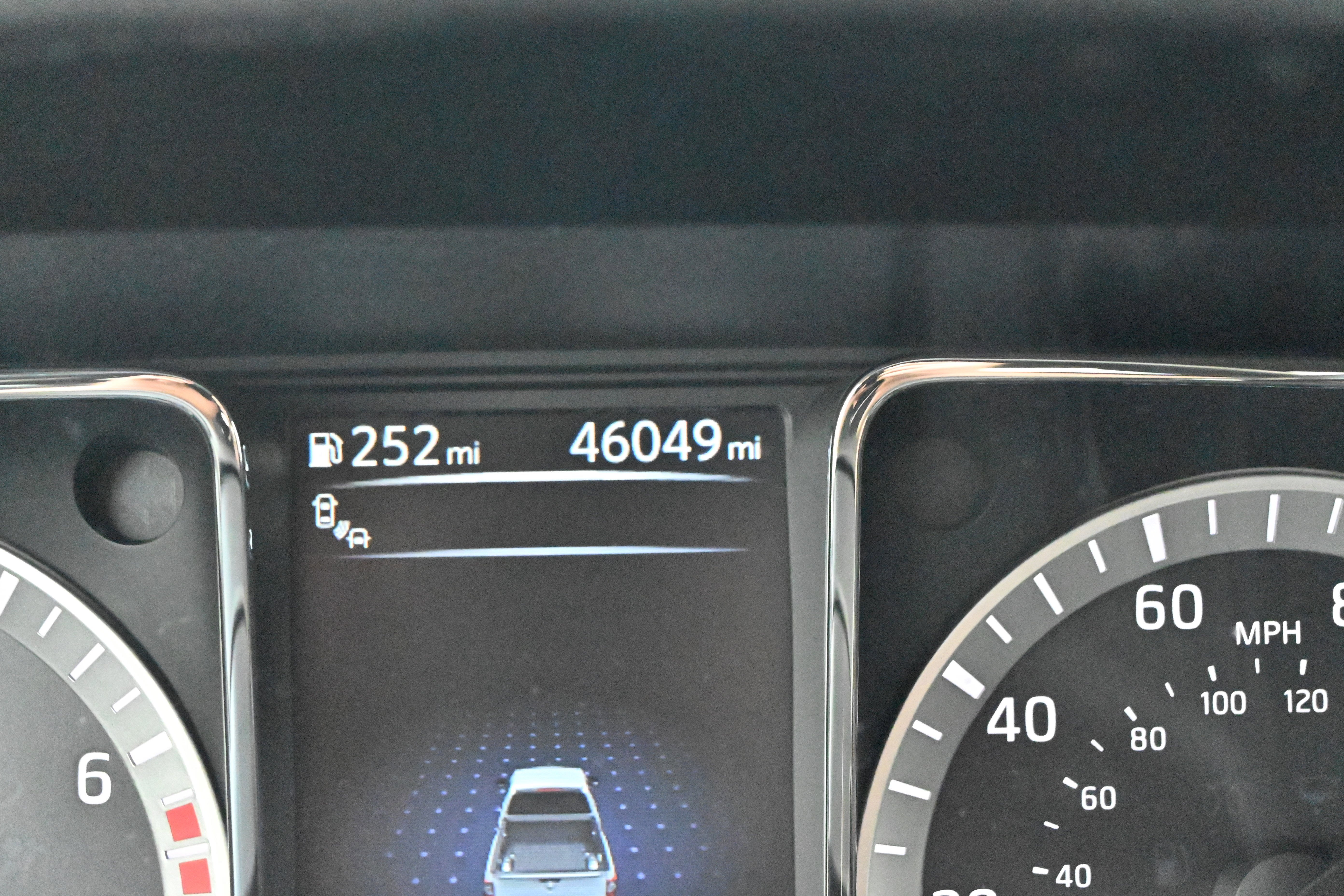 Used 2017 Nissan Titan SV RWD image 15