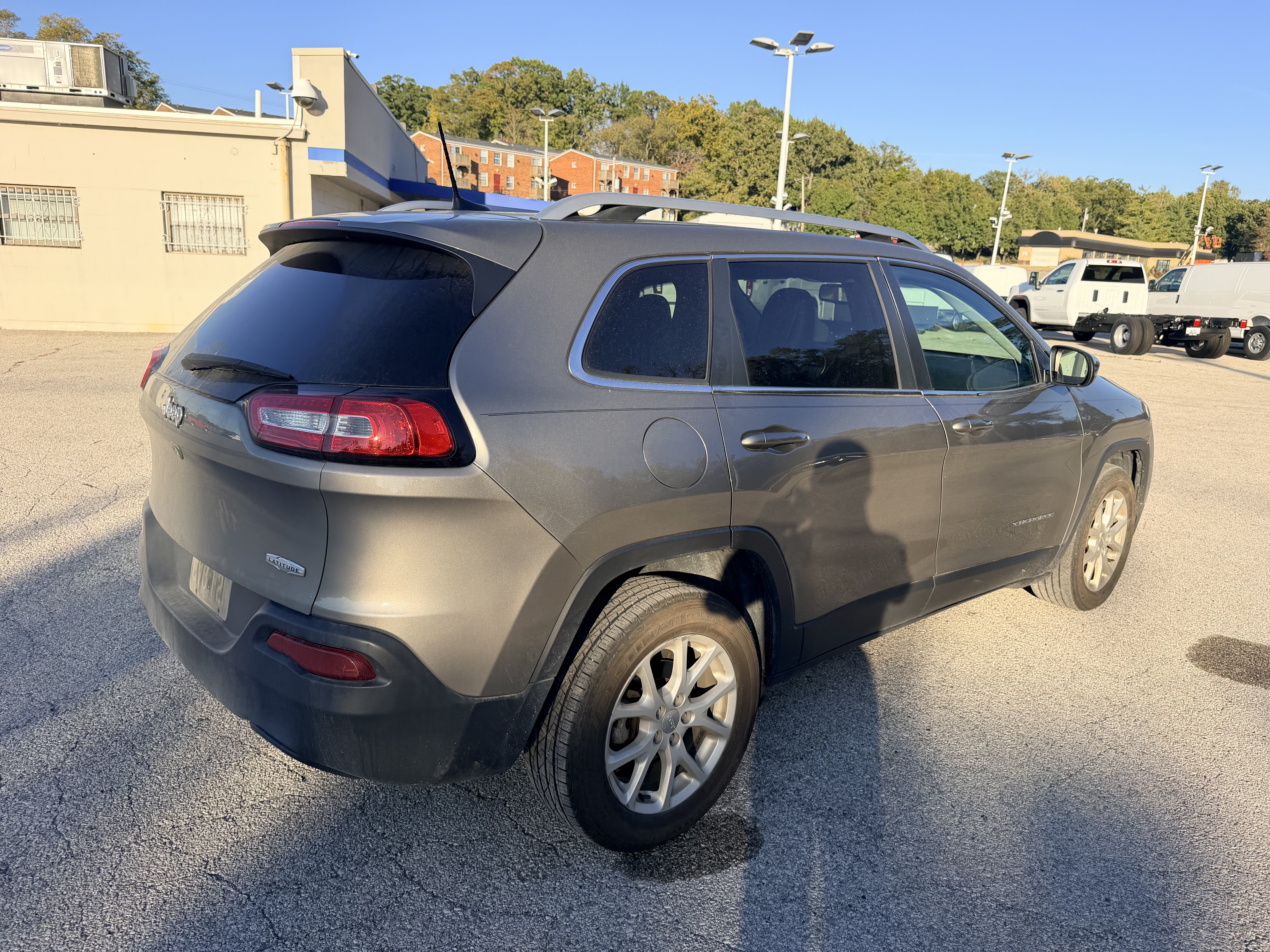 Used 2018 Jeep Cherokee Latitude Plus w/ Cold Weather Group FWD image 7