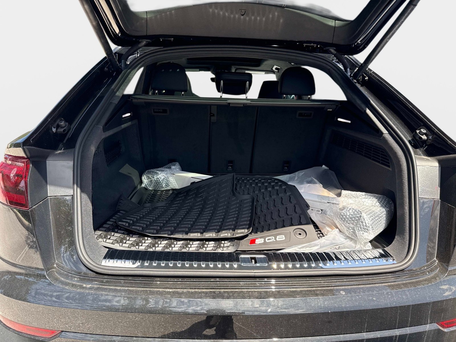 New 2026 Audi SQ8 Prestige AWD/4WD image 6