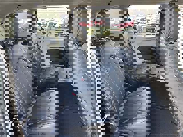 Used 2024 Chrysler Pacifica Touring-L image 25