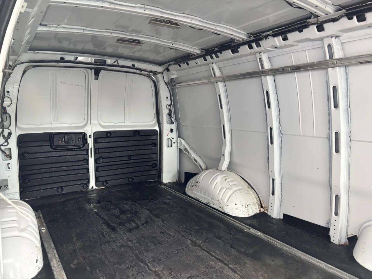 Used 2016 Chevrolet Express 3500 Extended RWD image 14
