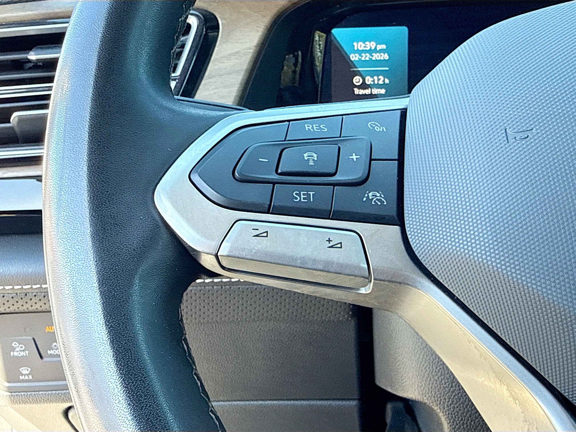 Used 2024 Volkswagen Atlas SE image 37