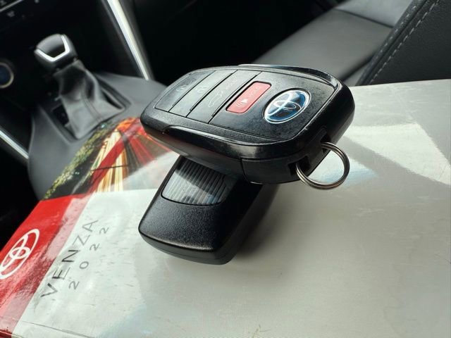 Used 2022 Toyota Venza XLE image 27
