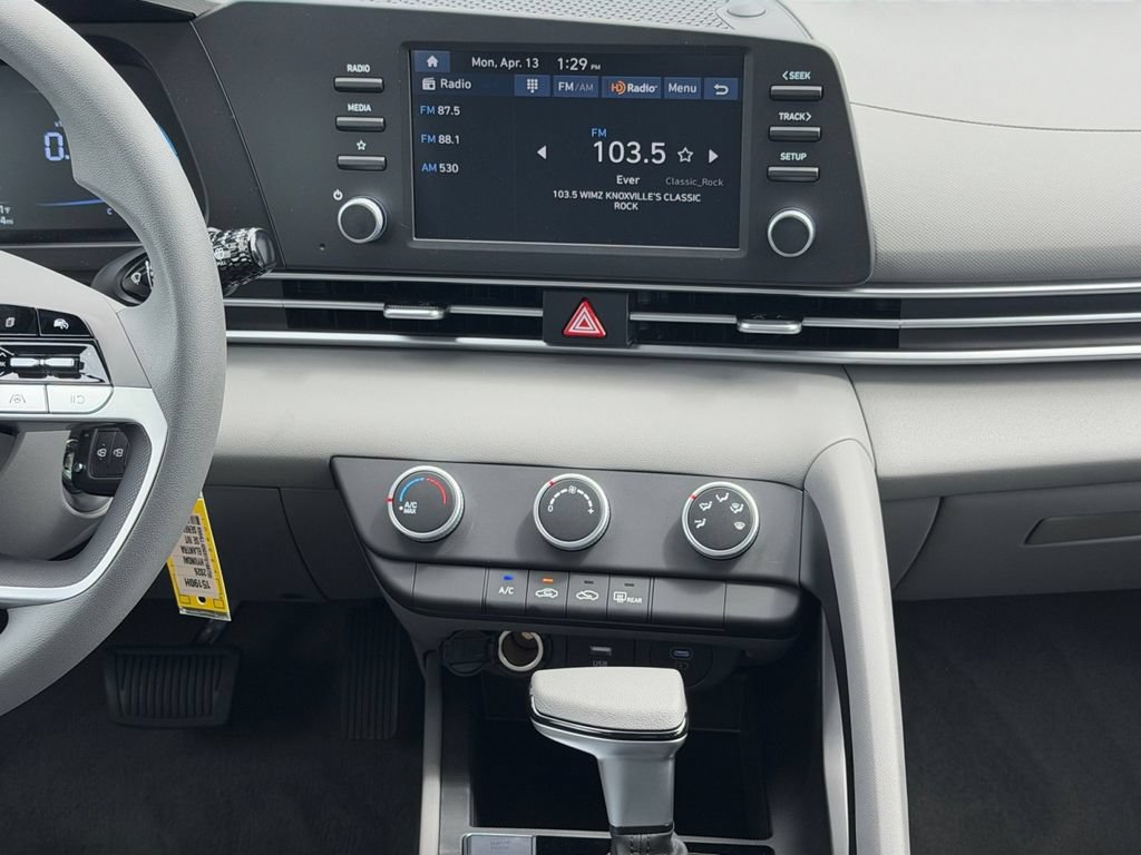 New 2026 Hyundai Elantra SE FWD image 15