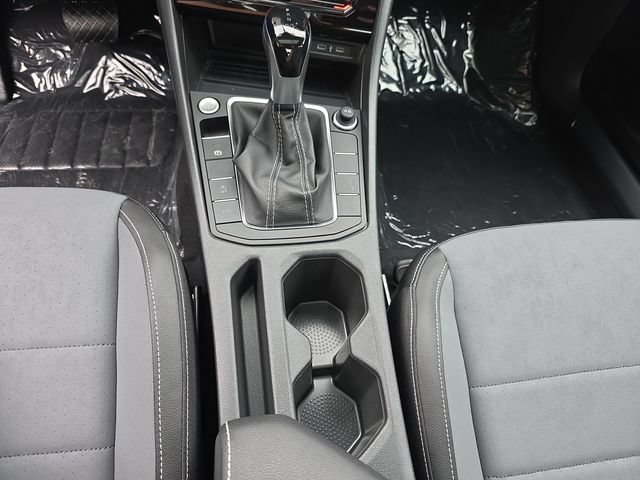 New 2027 Volkswagen Jetta SE FWD image 18