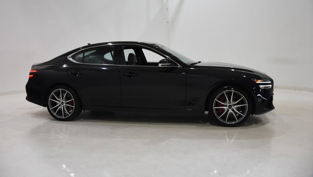 Used 2025 Genesis G70 2.5T image 3