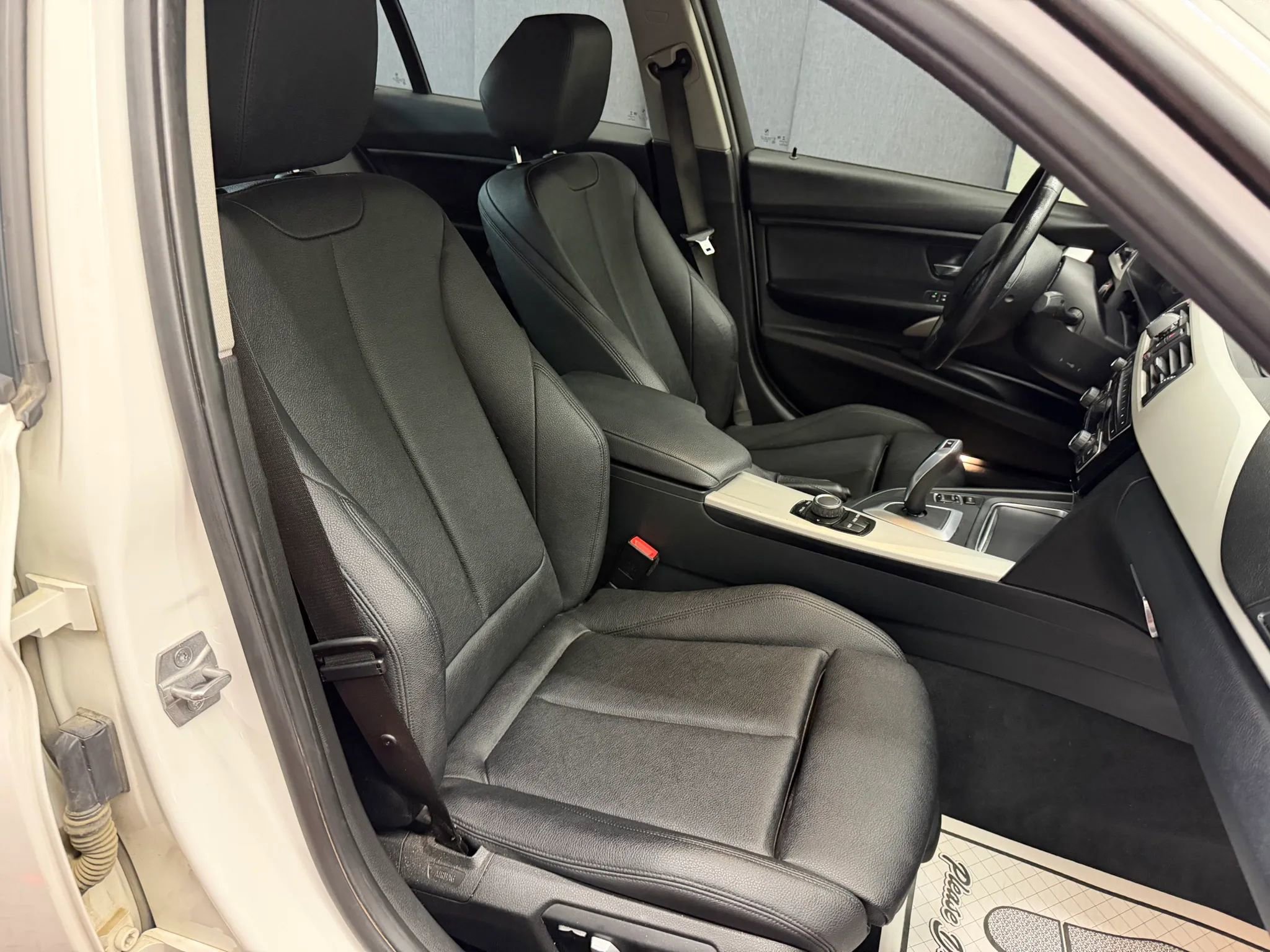 Used 2018 BMW 320i xDrive Sedan AWD/4WD image 10