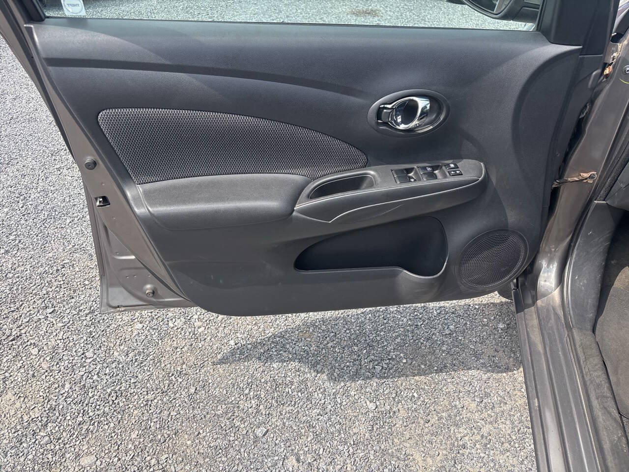 Used 2015 Nissan Versa SV FWD image 13