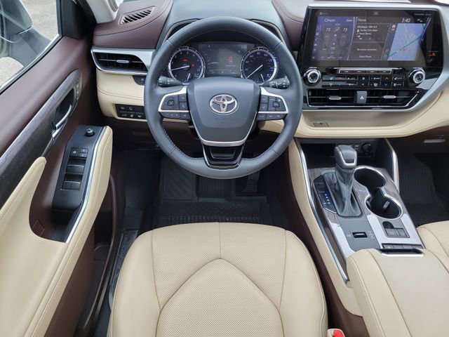 Used 2022 Toyota Highlander Platinum FWD image 20