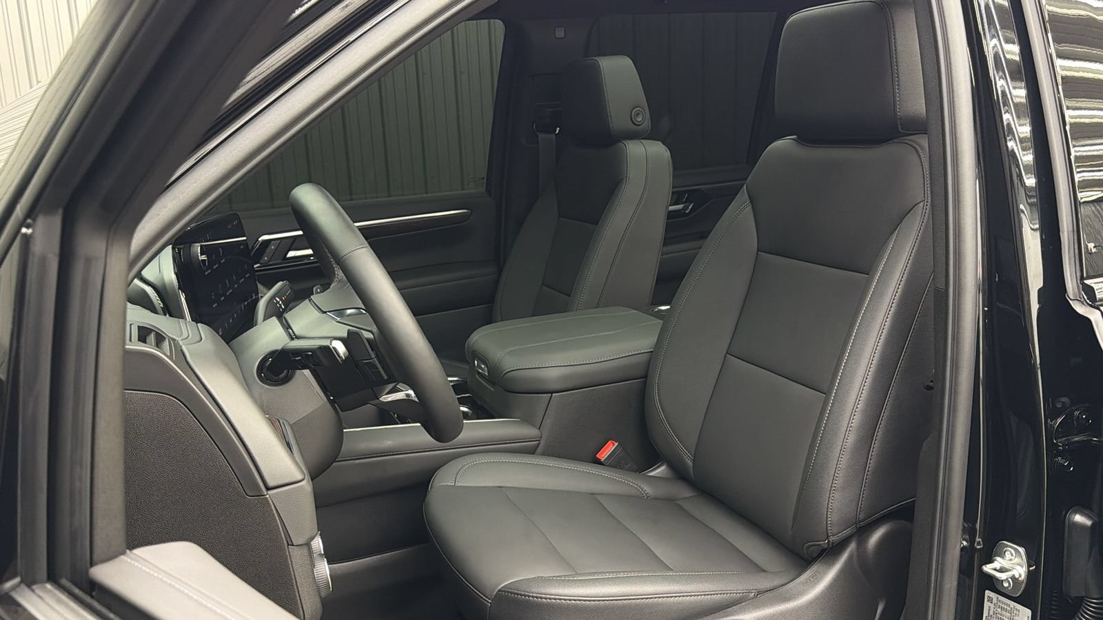 Used 2026 Chevrolet Tahoe Z71 w/ Comfort Package AWD/4WD image 34