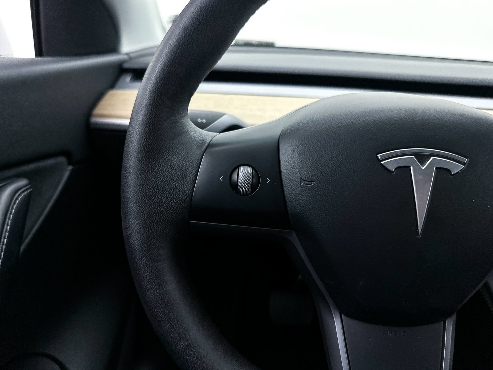 Used 2021 Tesla Model Y Long Range AWD/4WD image 28