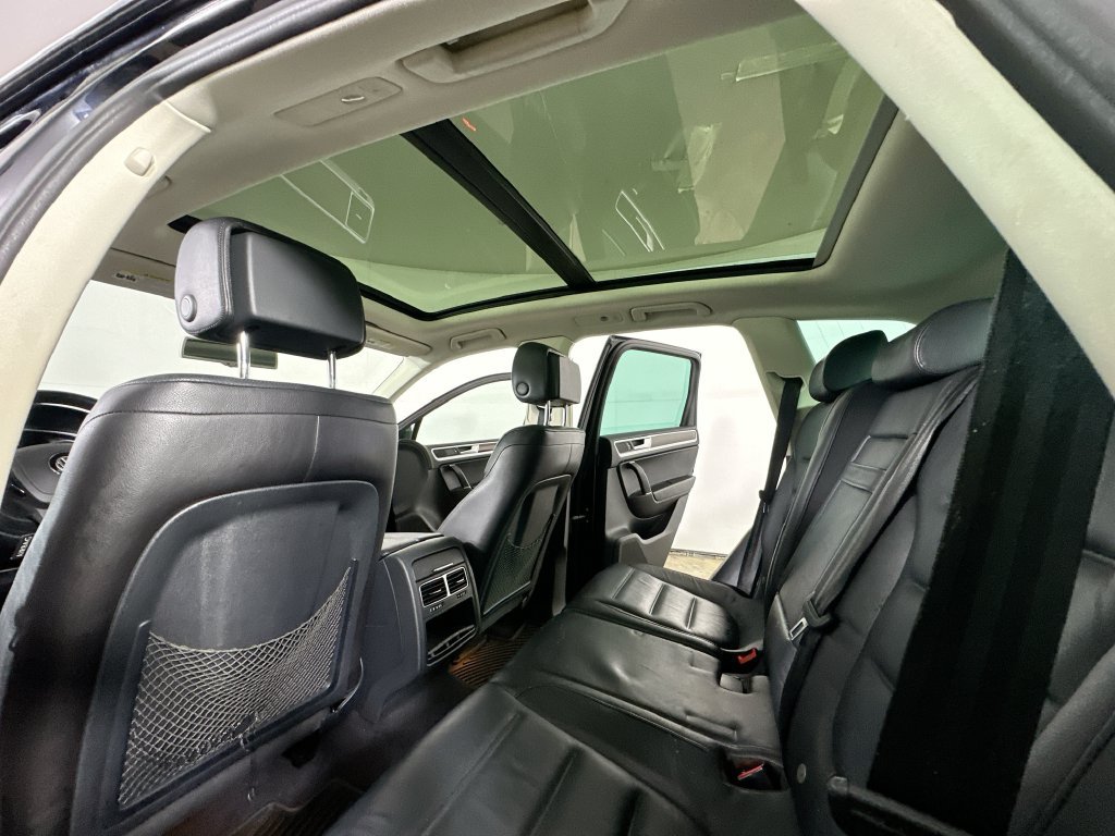Used 2016 Volkswagen Touareg VR6 AWD/4WD image 14