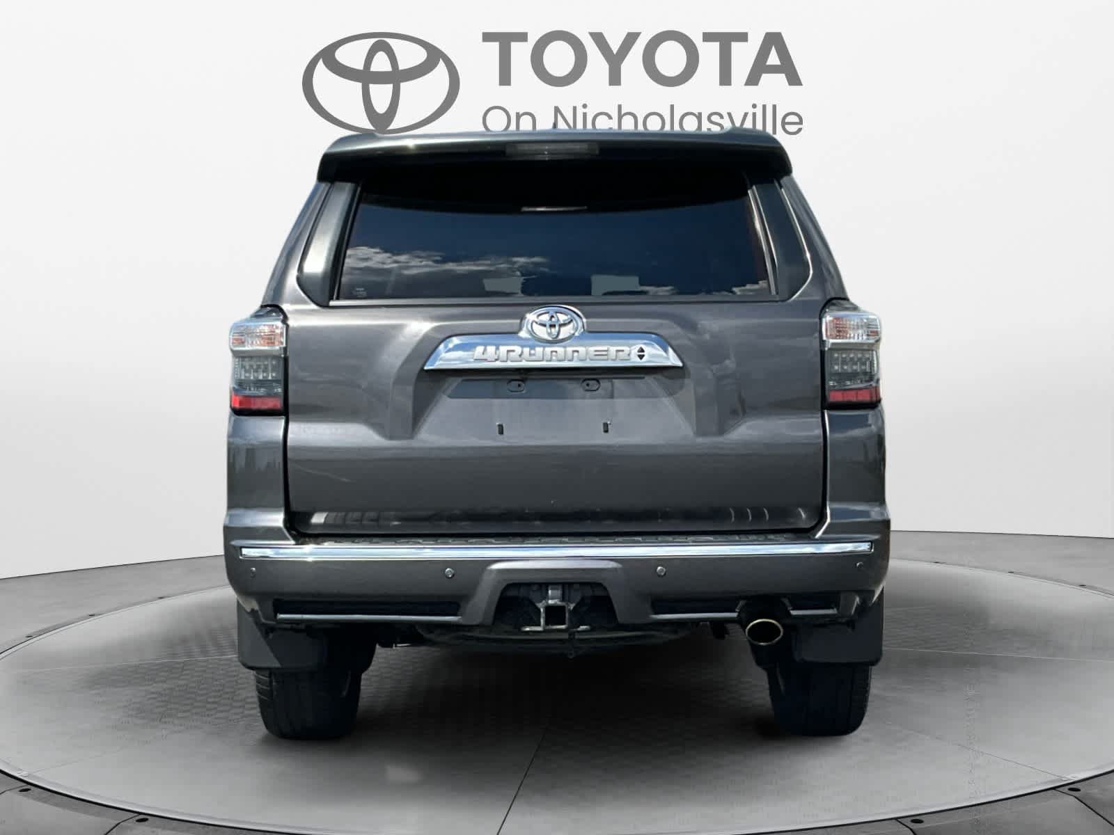Used 2018 Toyota 4Runner Limited AWD/4WD image 4