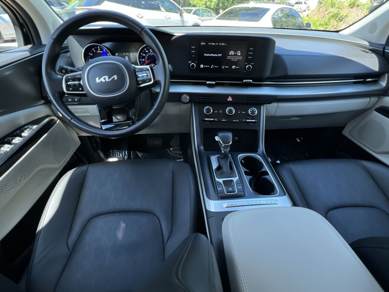 Used 2024 Kia Carnival LX FWD image 40