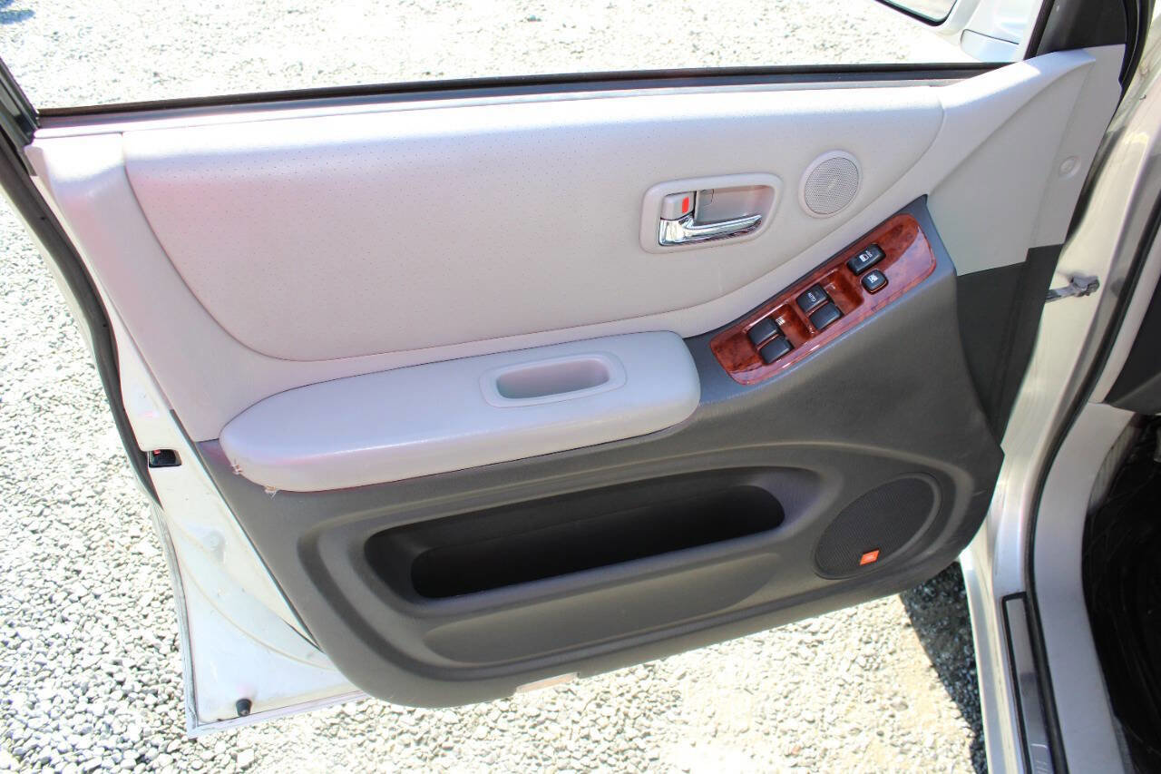 Used 2005 Toyota Highlander Limited image 11
