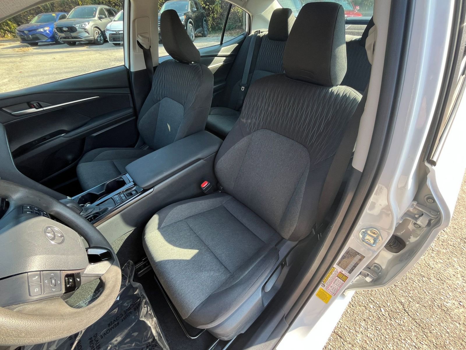 Used 2025 Toyota Camry LE image 31