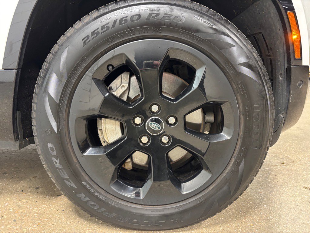 Used 2023 Land Rover Defender 110 X-Dynamic SE image 11