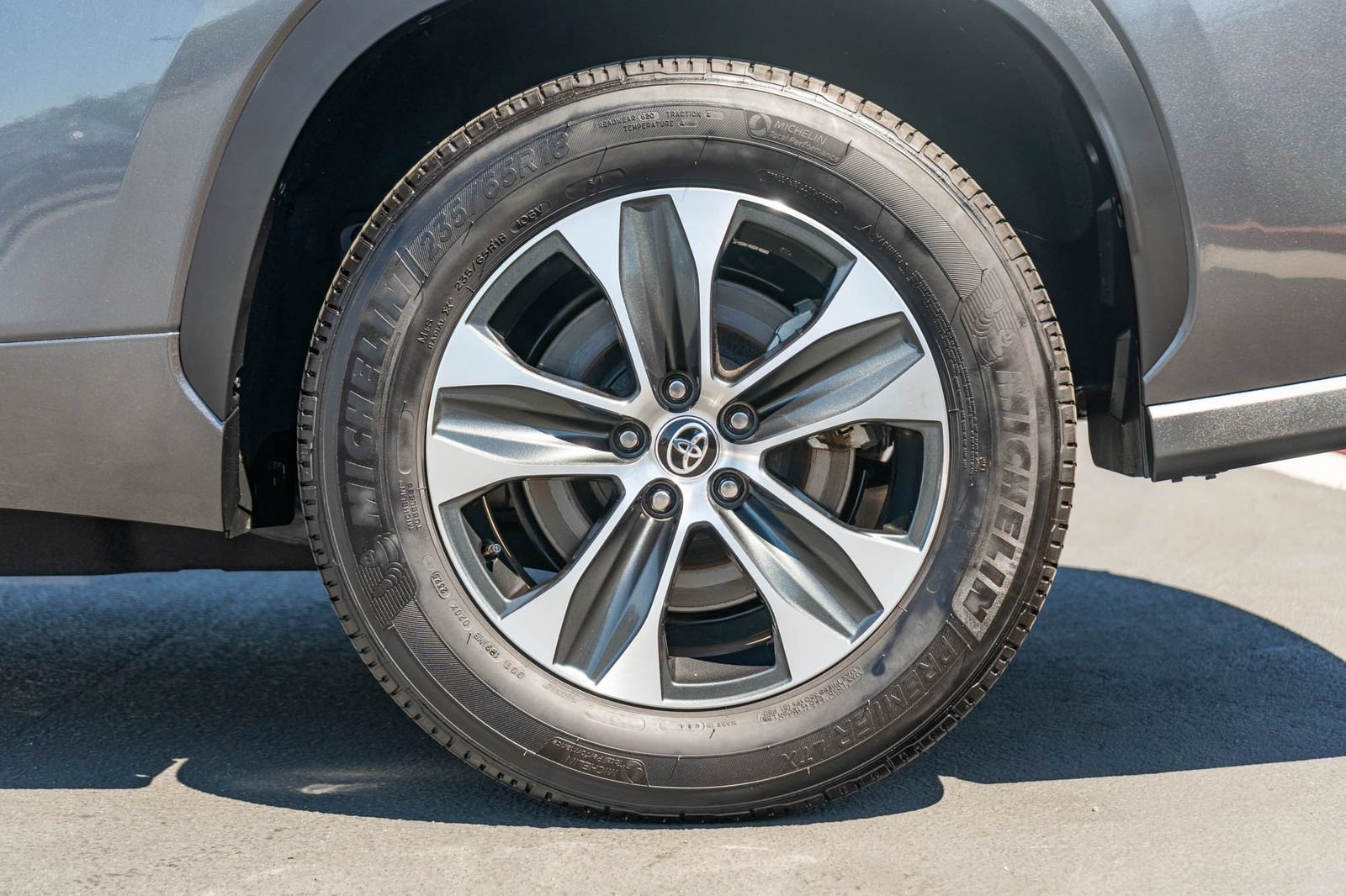 Certified 2025 Toyota Highlander XLE FWD image 7