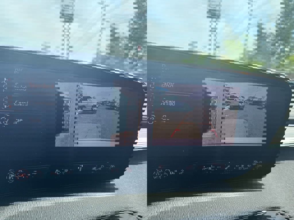 Used 2025 Buick Enclave Preferred AWD/4WD image 25