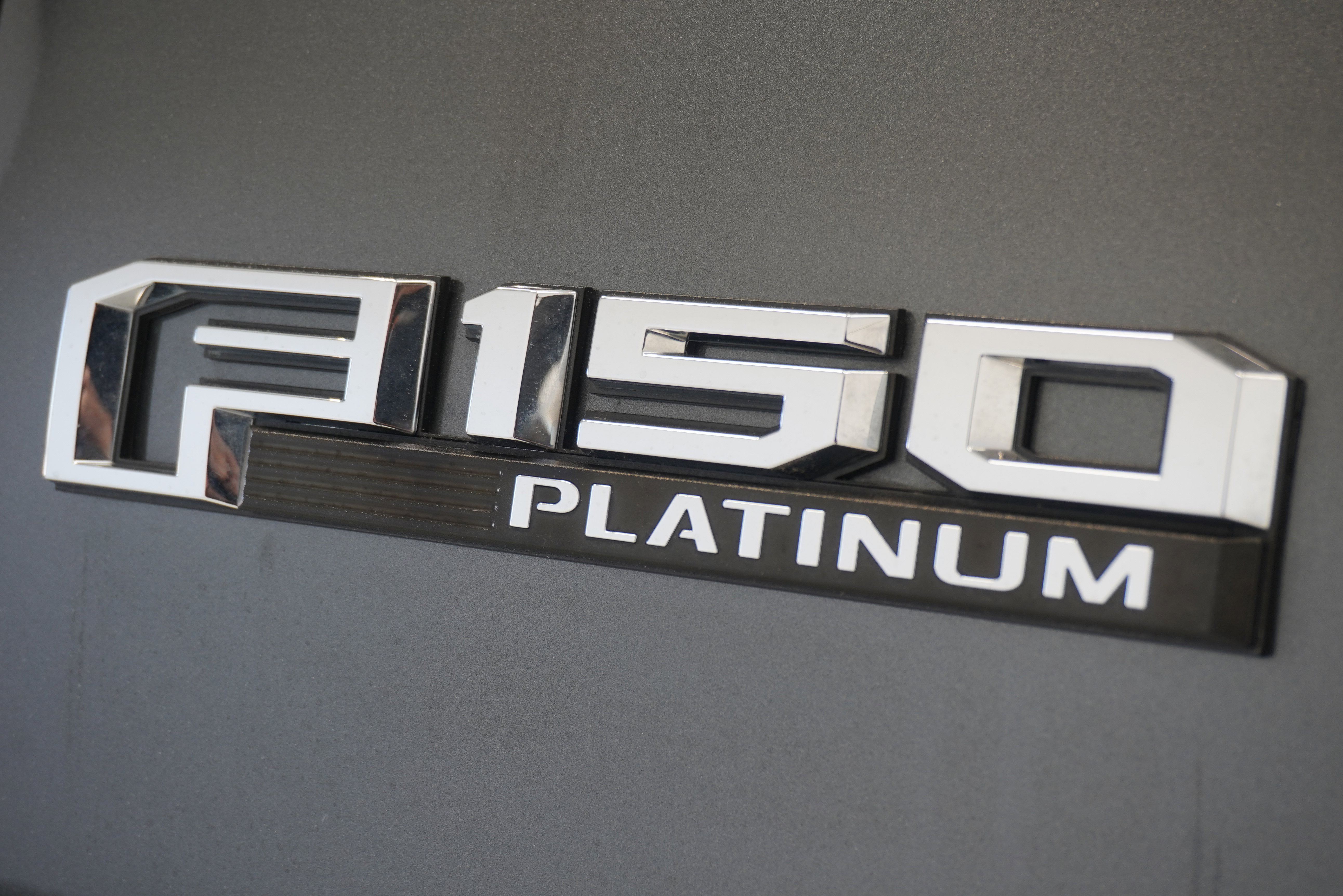 Used 2015 Ford F150 Platinum w/ Equipment Group 701A Luxury AWD/4WD image 7