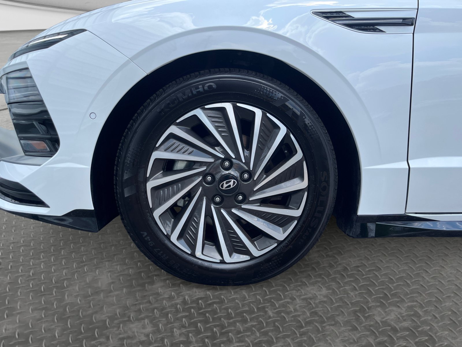 Certified 2025 Hyundai Sonata Limited FWD image 14