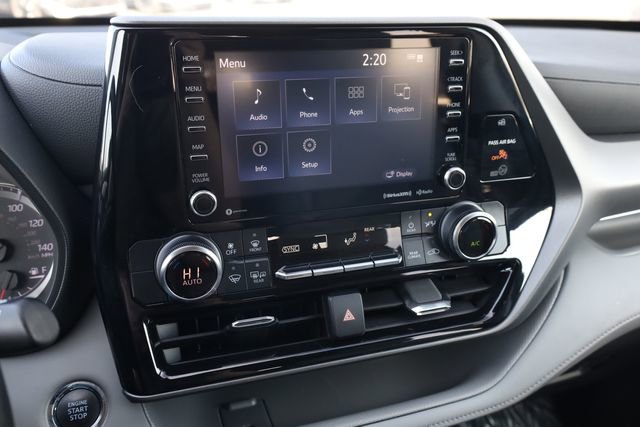 Used 2022 Toyota Highlander LE image 19