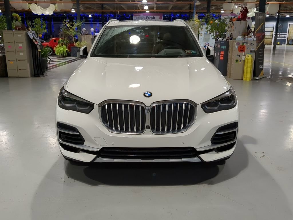 Used 2023 BMW X5 xDrive40i w/ Premium Package image 2