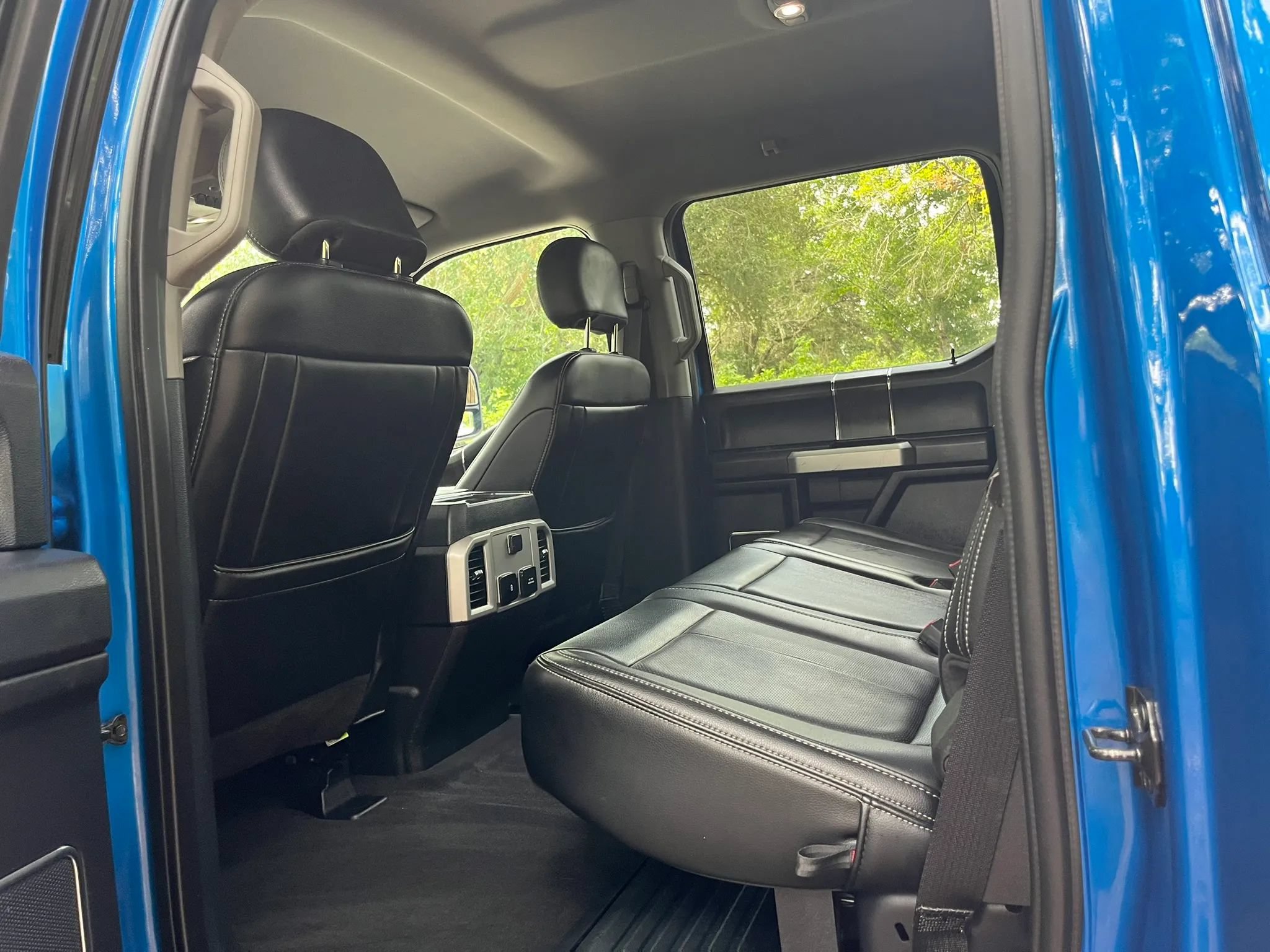 Used 2021 Ford F250 Lariat w/ Tremor Off-Road Package AWD/4WD image 19