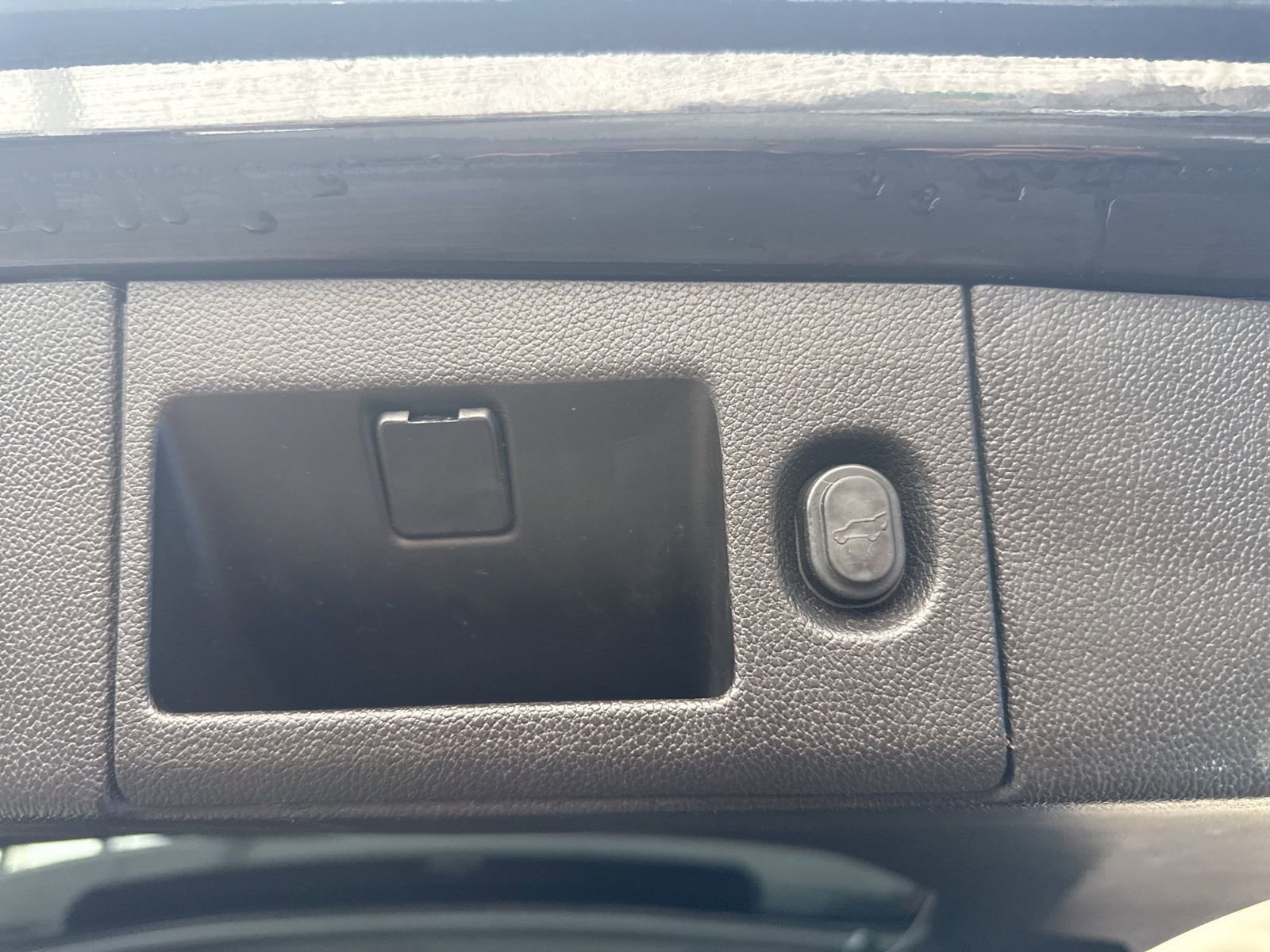 Used 2017 Cadillac Escalade ESV Platinum image 17