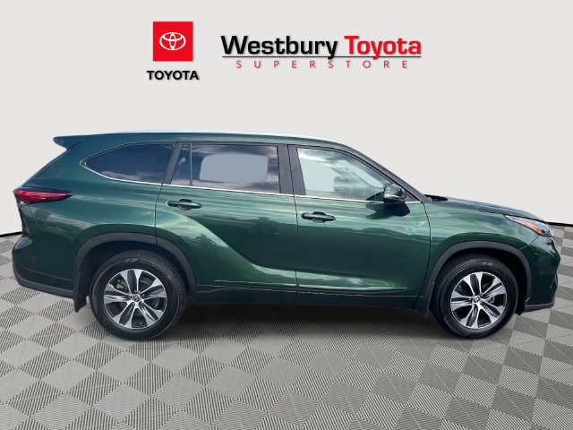 Used 2023 Toyota Highlander XLE AWD/4WD image 6